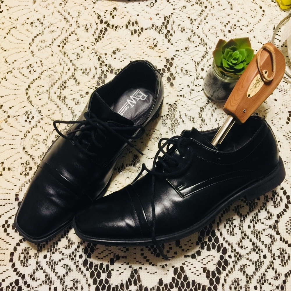 Robert Wayne Genuine Leather Oxford Dress Shoes. 9